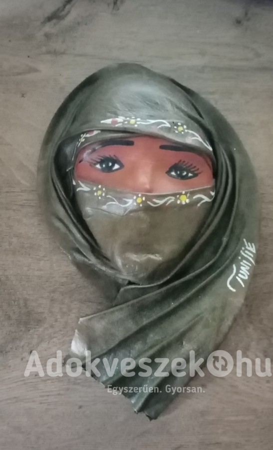 Tunéziai nő maszk
