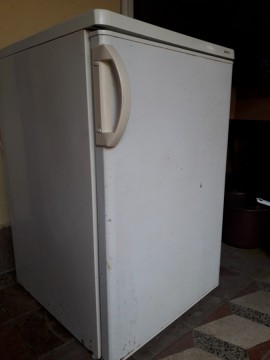 Hűtőszekrény 55x85x60 mélyhűtő rekesszel.