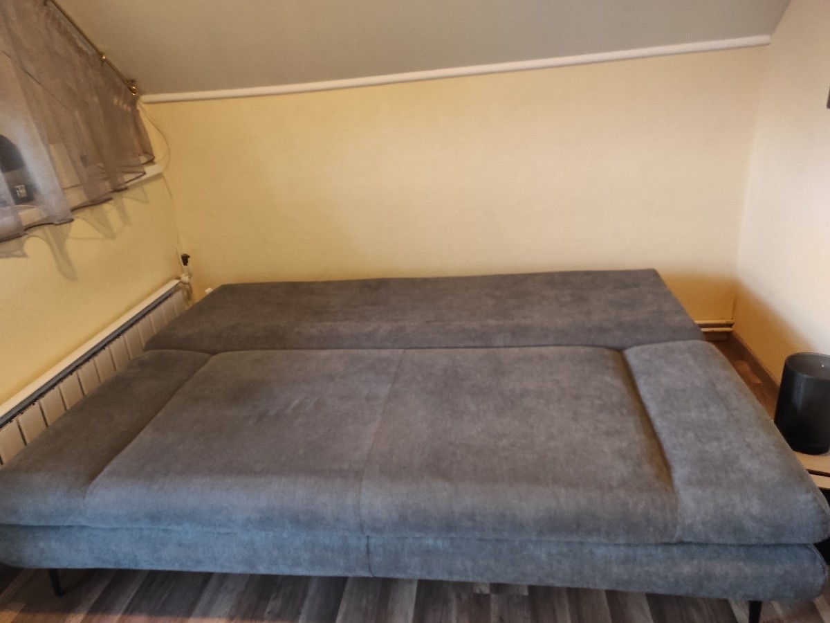 Újszerű állapotú kihúzható kanapé ágy