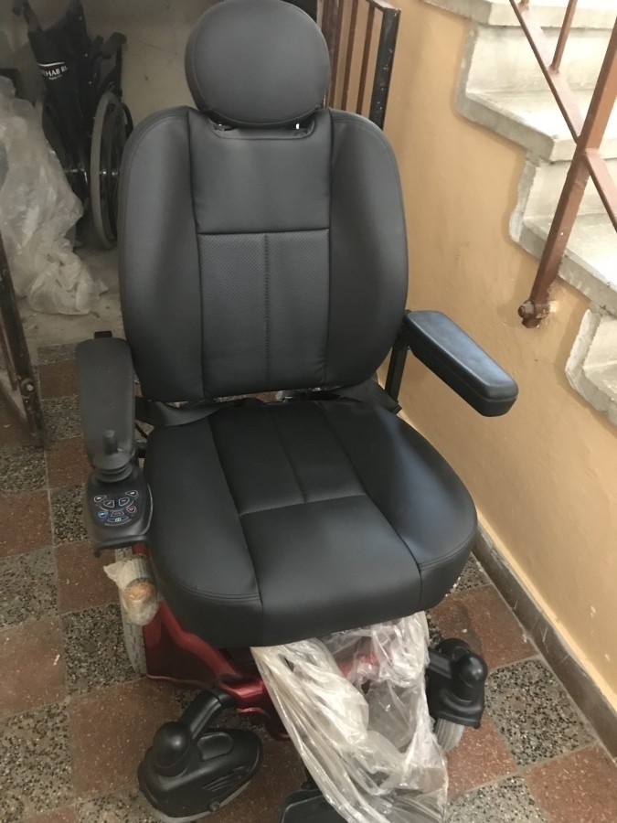 Joysztikos elektromos kerekes szék