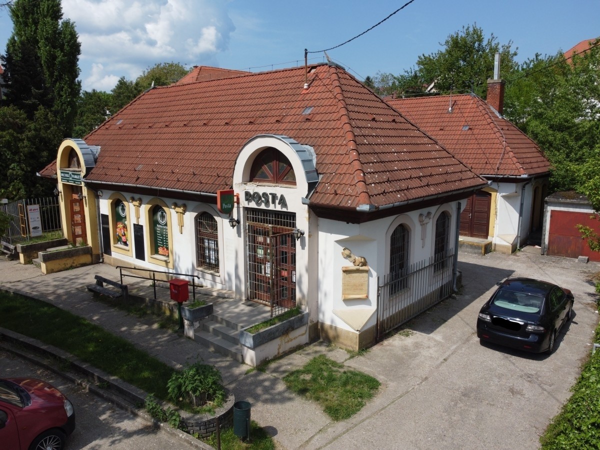 Pécs, Szabolcsfalu központjában 240 m2-es hasznos alapterületű ház eladó.