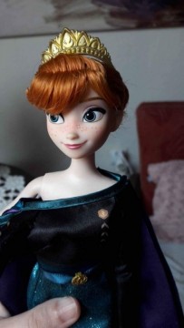 Eredeti Jégvarázs Anna királynő baba! Disney Store Frozen 2 baba