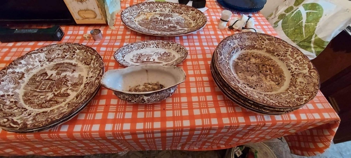 Spanyol ország bol származó tányérak tálak eladok