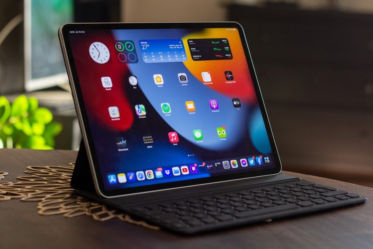 Eladó iPad Pro 12.9 3rd gen 128 GB wifi + Apple - Smart Keyboard Folio