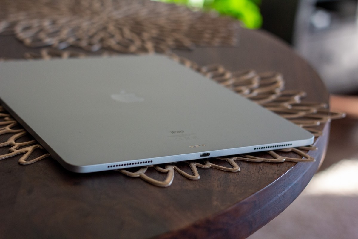 Eladó iPad Pro 12.9 3rd gen 128 GB wifi + Apple - Smart Keyboard Folio