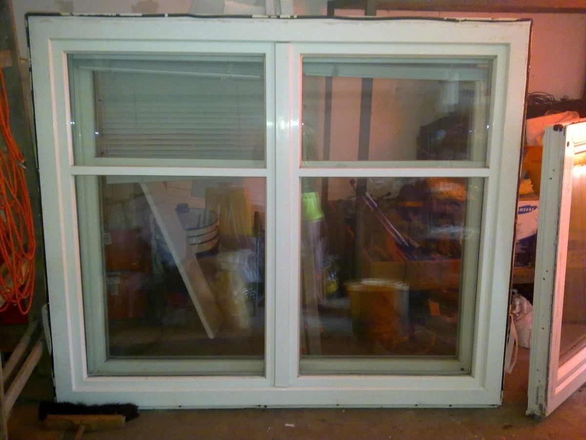 kétrétegű hőszigetelt buktatható ablak (Fa keret műanyag borítás)