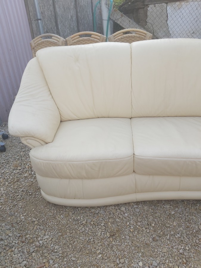 Bōr,sarok-kanapé eladó,1 fotellal.