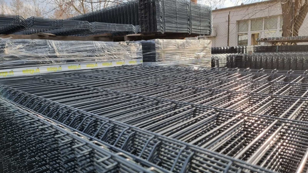 vadháló drótháló drótfonat betonoszlop kerítés építés drótkerítés kerítésdrót szögesdrót táblás panel kerítésháló tüskés huzal 