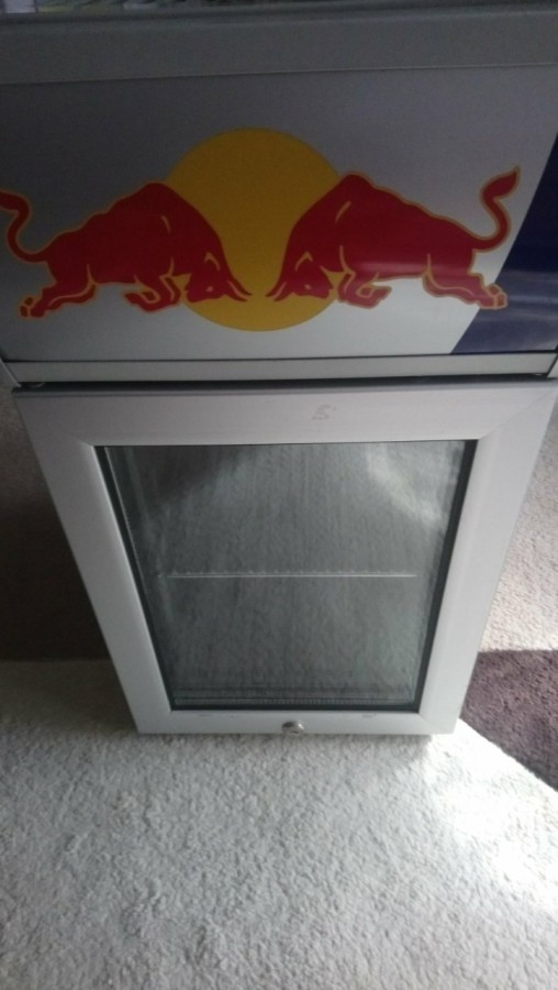 Eladó Red Bull hűtő