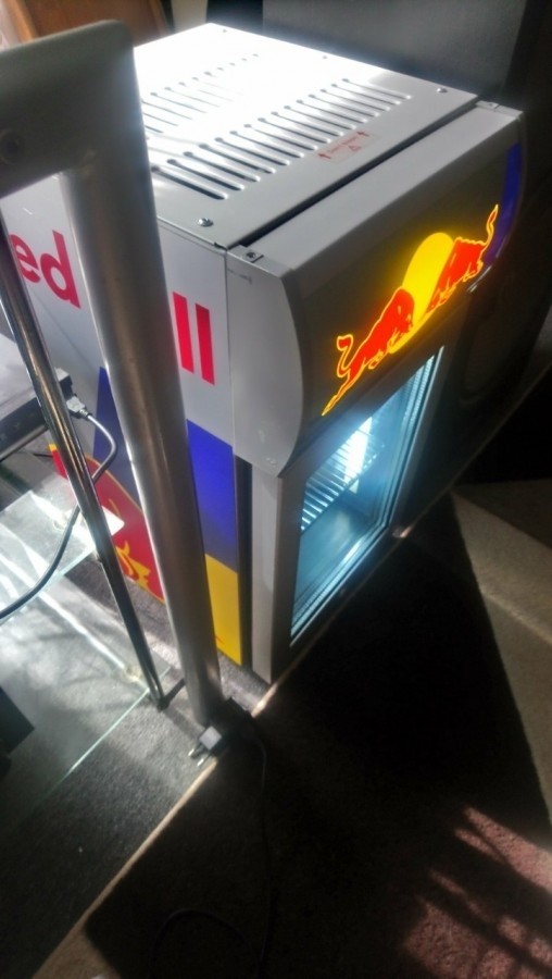 Eladó Red Bull hűtő