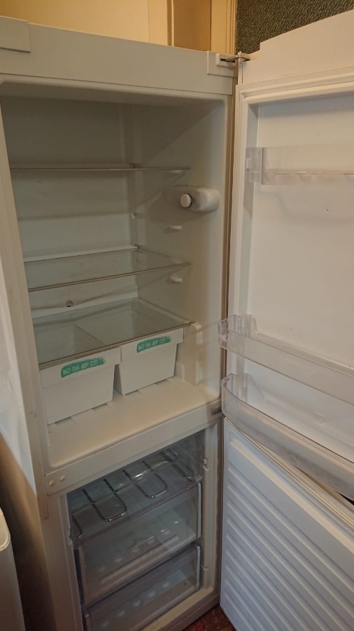 Hűtőszekrény - kombinált fagyasztóval