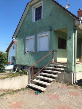 Eladó  családi ház Budapesttől 10 perce Szadán 