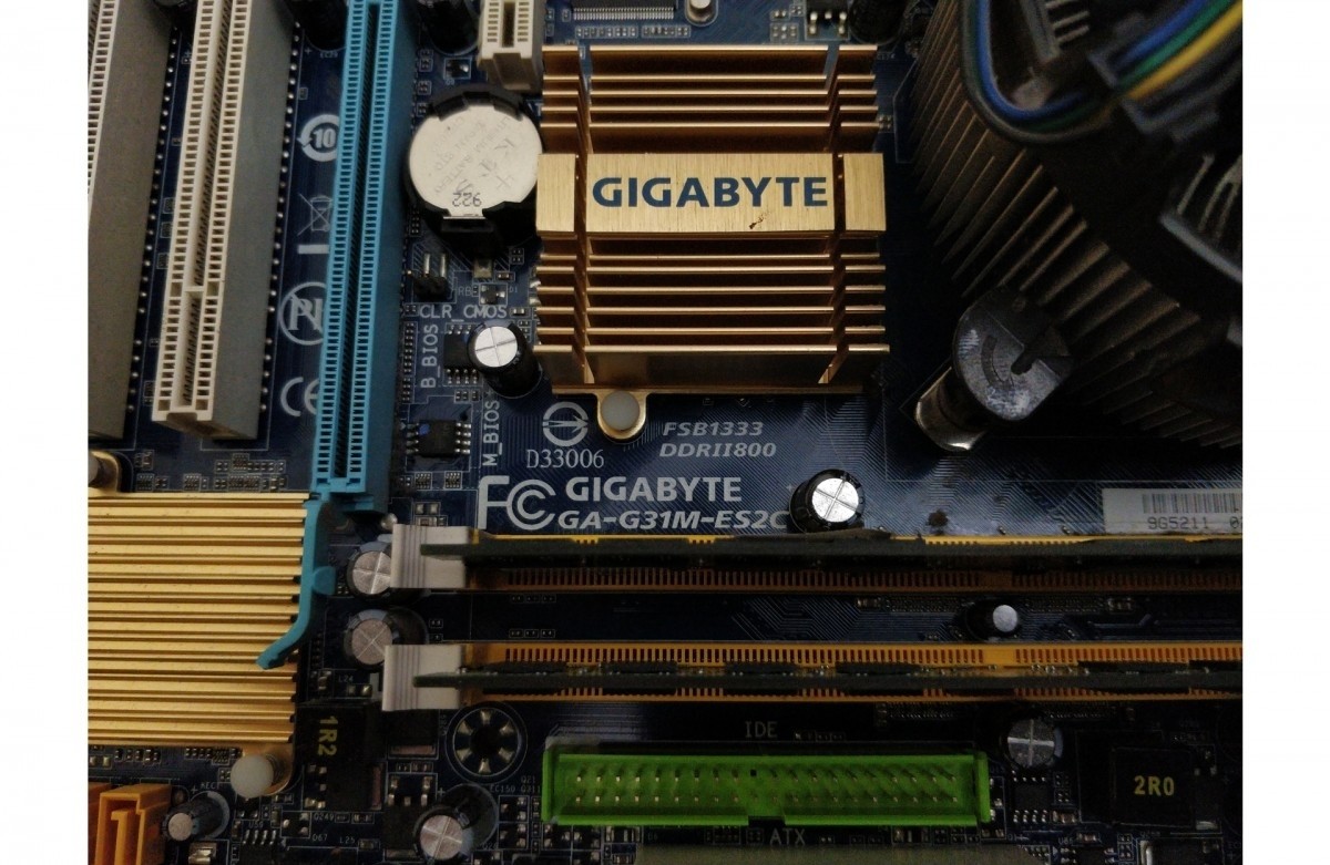 Gigabyte GA-G31M-Es2C Alaplap + 3GB RAM + Intel D805 CPU (#98-2224)