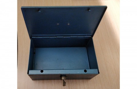 Retró zárható fémkazetta, vas doboz, vas láda (#127-6423)