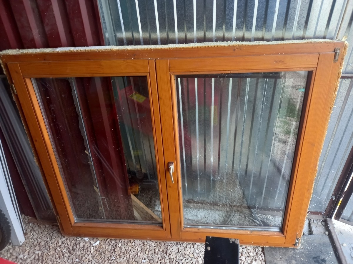 120×150-es kétszárnyú ablak,redőnnyel,szúnyog hálóval,eladó,bontott ablak 