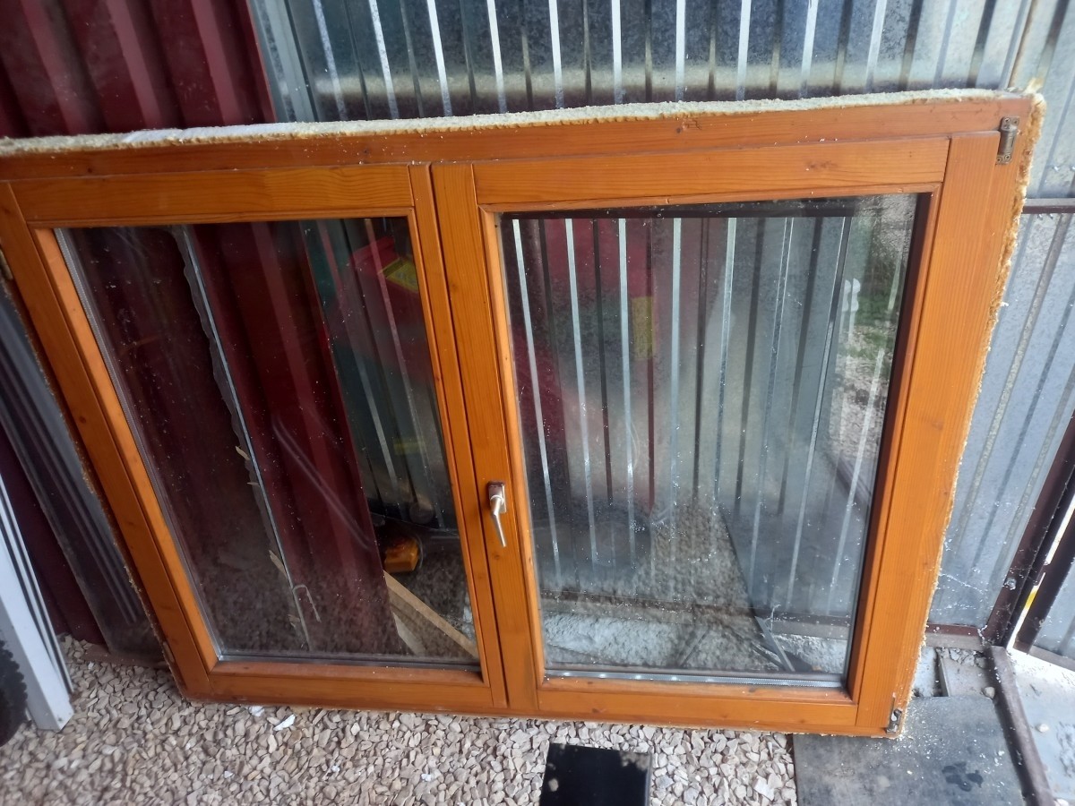 120×150-es kétszárnyú ablak,redőnnyel,szúnyog hálóval,eladó,bontott ablak 