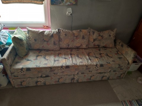 Kihúzható ágyneműtartós kanapé 