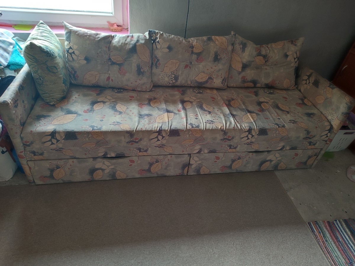 Kihúzható ágyneműtartós kanapé 