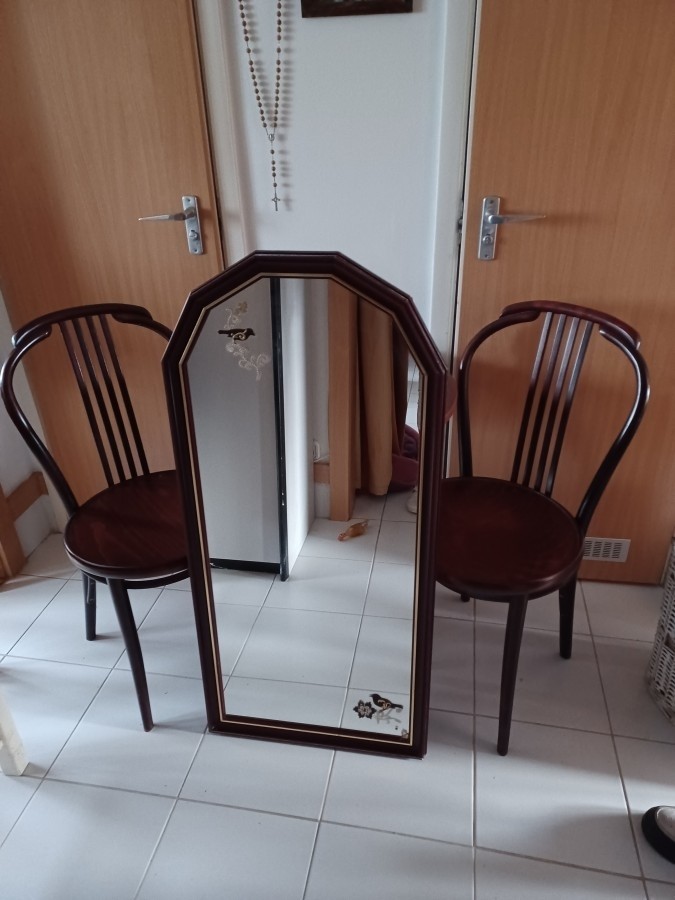 Asztal,szék, tükör 