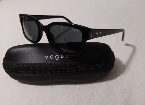 Vogue női napszemüveg eladó eredeti állapotában 