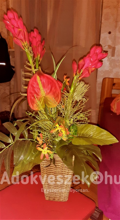 Ritka tropusi virágokból álló több,mint 60-65 cm-s műnövény remekmű eladó