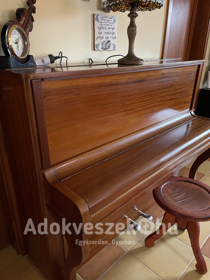 Pianínó eladó , Debrecen 