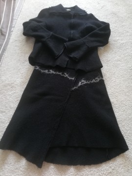 Fekete ruha kiskabáttal
