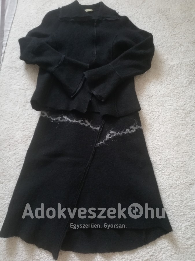 Fekete ruha kiskabáttal
