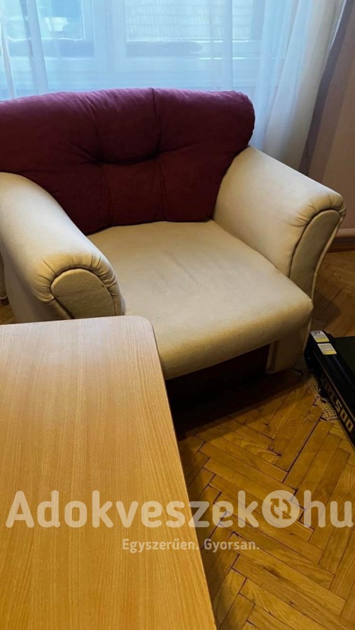 Ággyá alakítható kanapé 2 db fotellel 
