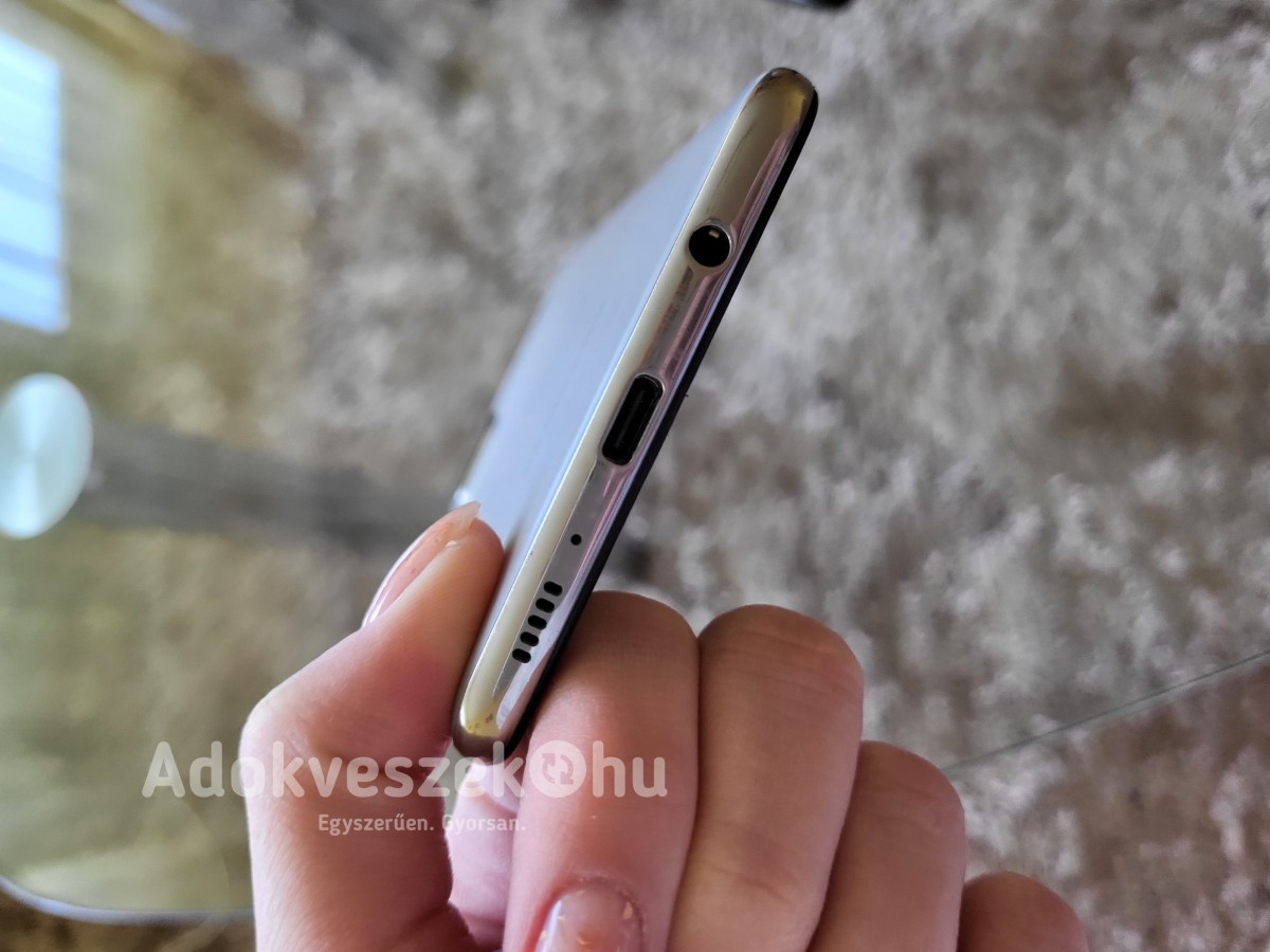 Samsung Galaxy A71 használt szürke színben.  A képeken látható közel kifogástalan állapotban, karcmentes.