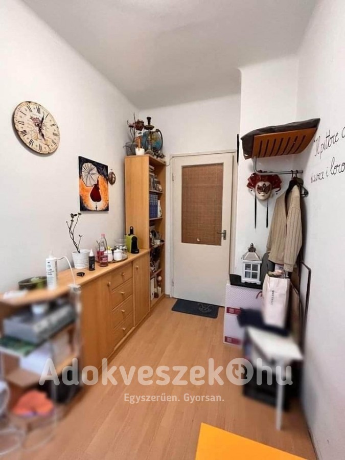 Debrecen 43m2 1,5 szoba+spájz tégla,konvektoros társasházi lakás eladó