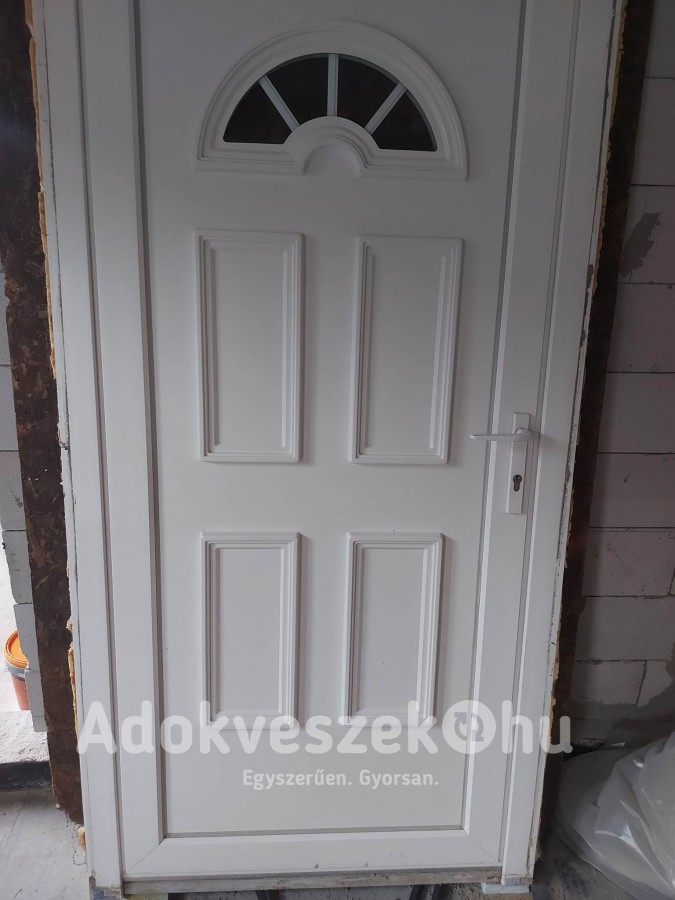 Bejárati ajtó tokkal (mûanyag)