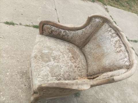 Régi antik bútor fotel eladó 