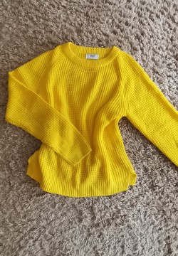 Sárga kötött pulóver 