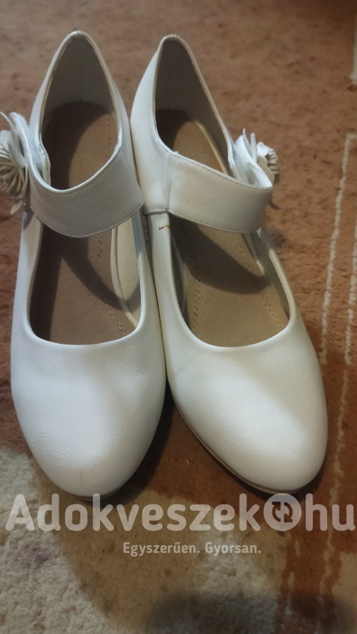 Fehér alkalmi cipő