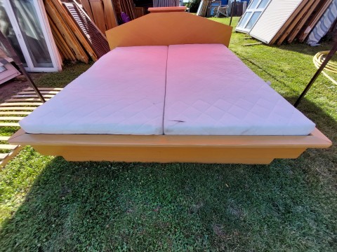 180 x 200 as francia ágy ráccsal matraccal ami mosható képen...