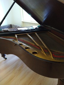 Eladó zongora panceltokes fredericht kalles 183.cm hosszú 1900 évek...