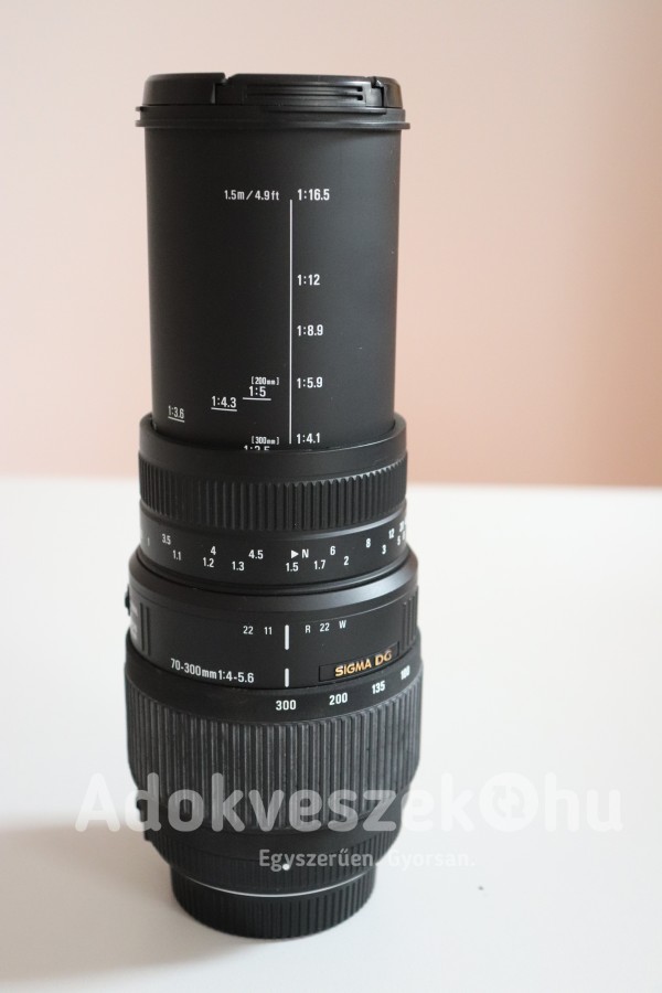Nikon D7100 váz + objektív szett + kiegészítők