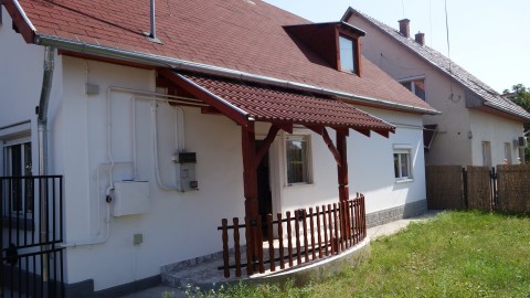 Eladó felújított családi ház Gödöllőn