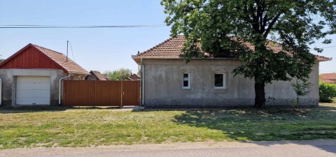 Eladó felújított családi ház Csorváson 