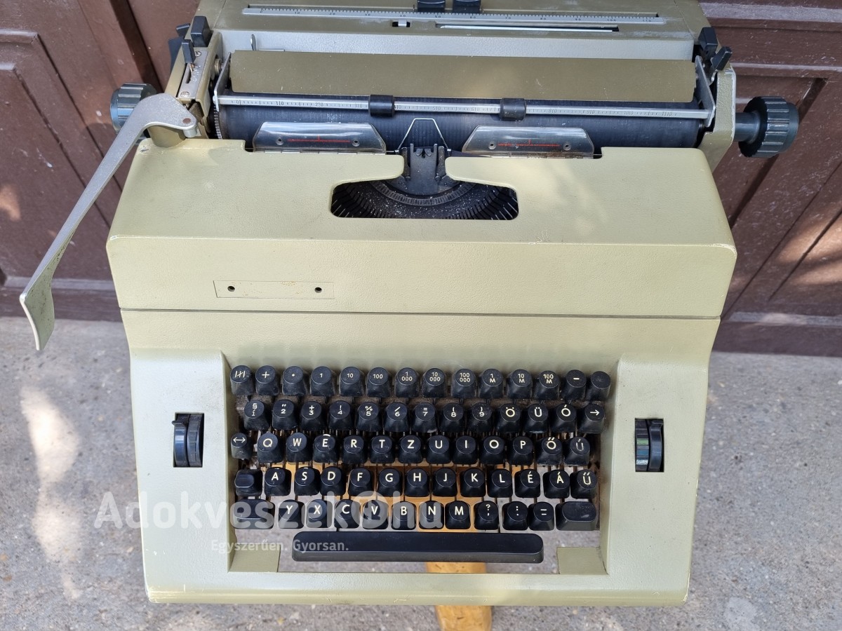 Eladó írógép, Robotron-Optima típusú, NDK gyártmányú.