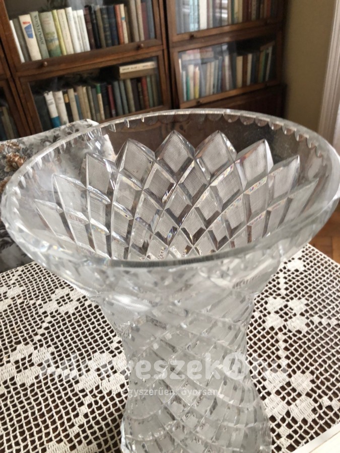 Nagy, dekoratív ólomkristály váza eladó