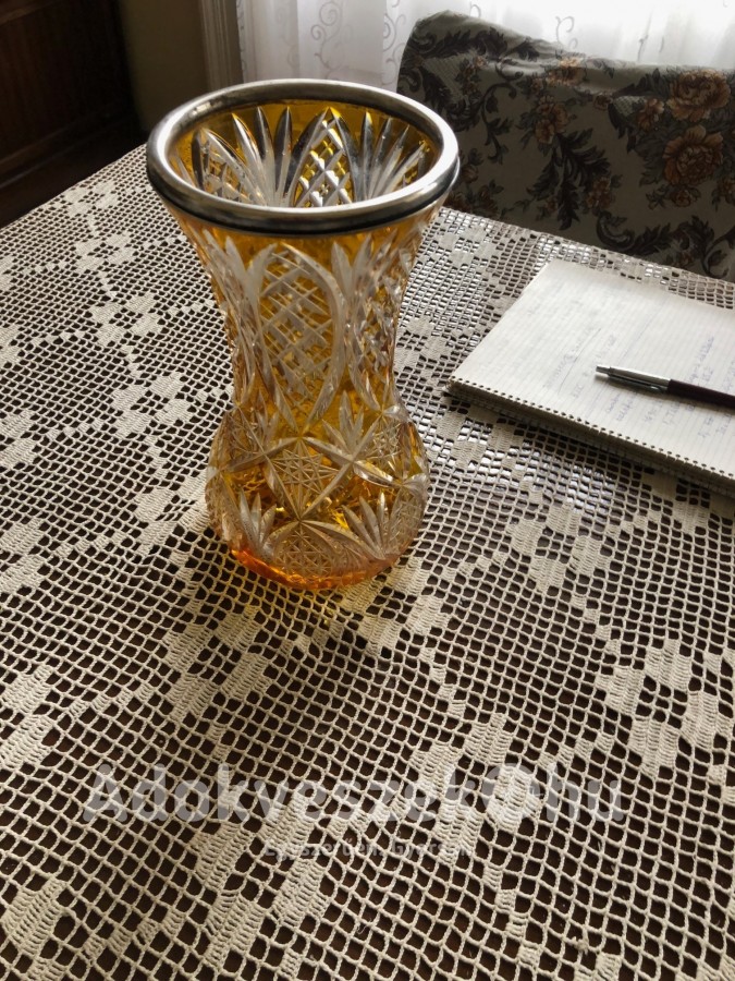 Sárga ólomkristály váza, ezüst peremmel eladó