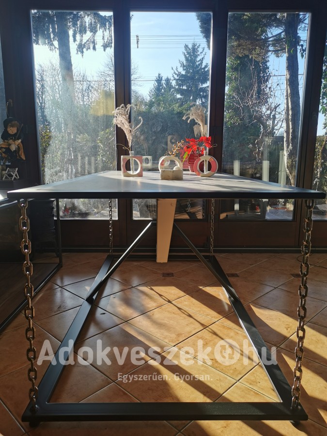 Boja "Lebegő" Asztal