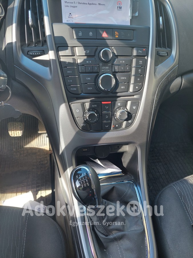 Opel J Astra 2019. szedan évjárat