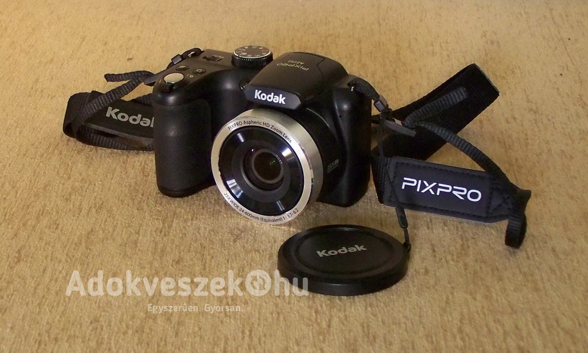Kodak Pixpro AZ252 digitális fényképezőgép 4db. ceruza akkuval és SD kártyával