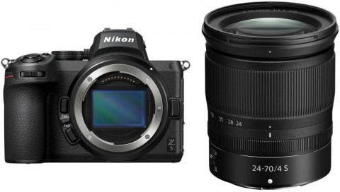 Nikon Z5 + 24-70mm (VOA040K006)